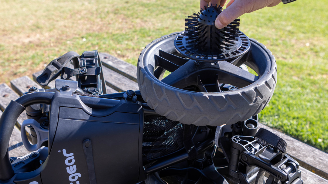 Geowolf Golf Cleaner - Attaching To Cart