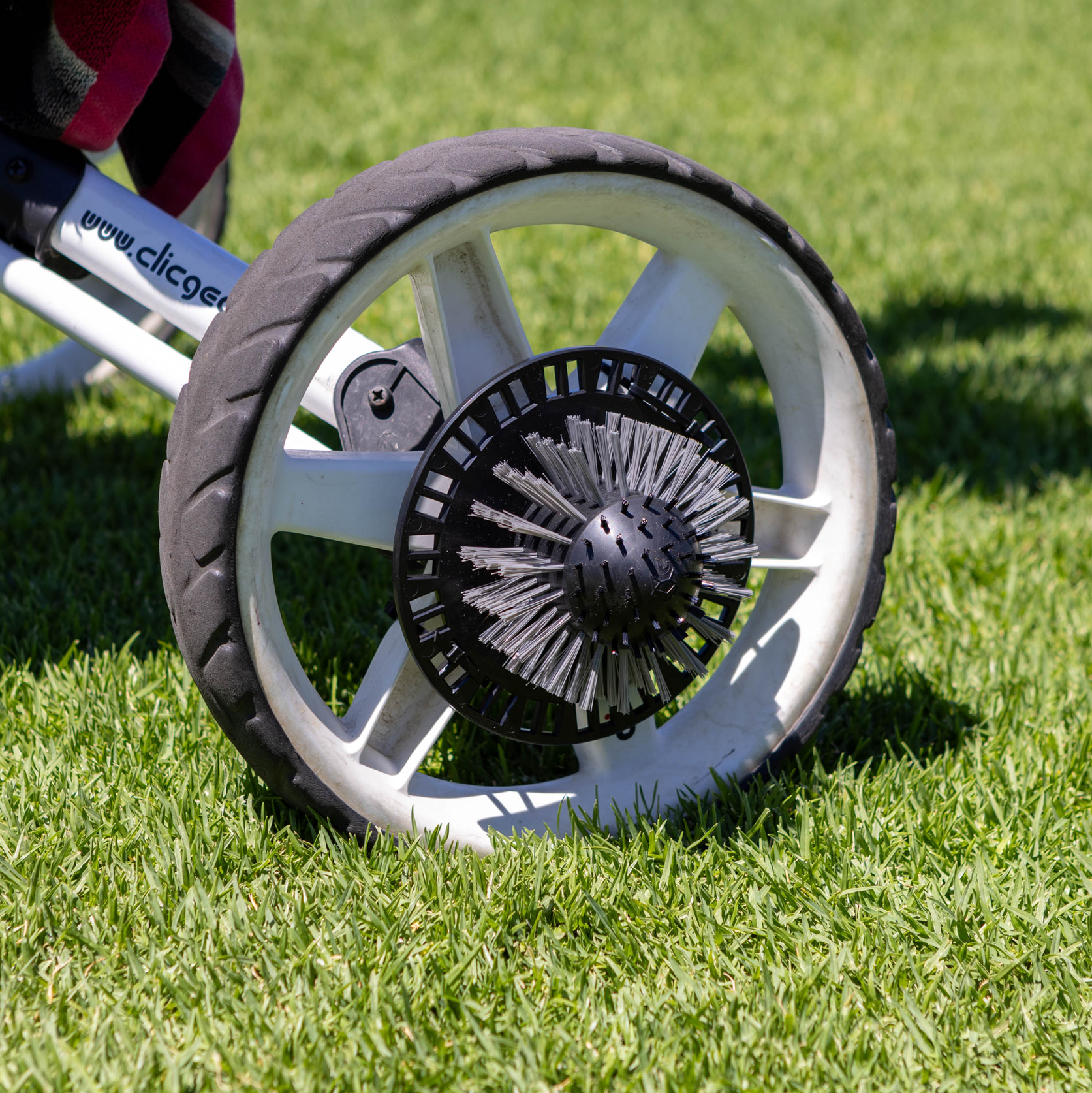 Geowolf Golf Club Cleaner Frame Shot Grey